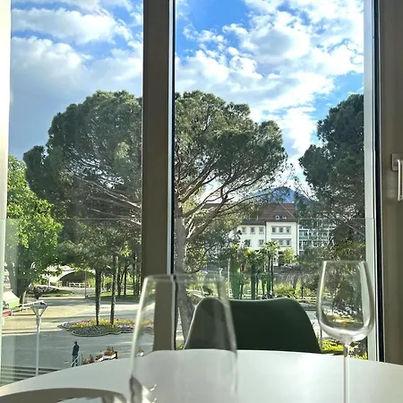 Kurhaus + Parking Мерано